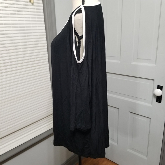 ✨ Cable & Gauge Cold Shoulder Super Soft Swing Tee - Picture 7 of 8